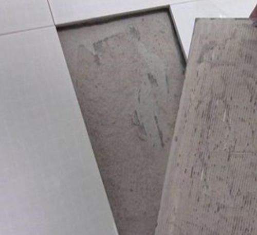 乌兰察布瓷砖空鼓维修公司分享瓷砖铺贴时如果打浆（即涂抹在瓷砖背面和基层上的砂浆或瓷砖胶）过少，会带来以下问题